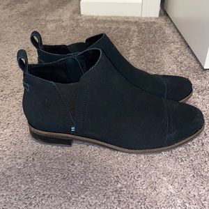 Tom’s booties size 8